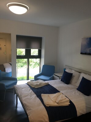 Apartment, 5 Bedrooms | 5 bedrooms, blackout curtains, free WiFi, bed sheets