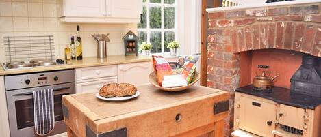 Casa, 4 habitaciones, para no fumadores | Cocina privada | Refrigerador, microondas, horno y parrilla de estufa