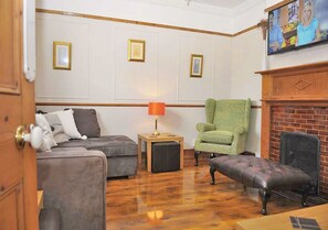 Living room - Cambrian House (Gosport)