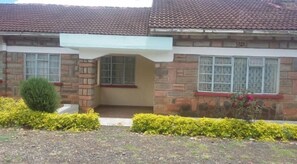 Front of property - Apas Splendid Homestay (Nyeri)