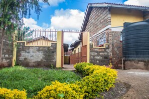 Exterior detail - Apas Splendid Homestay (Nyeri)