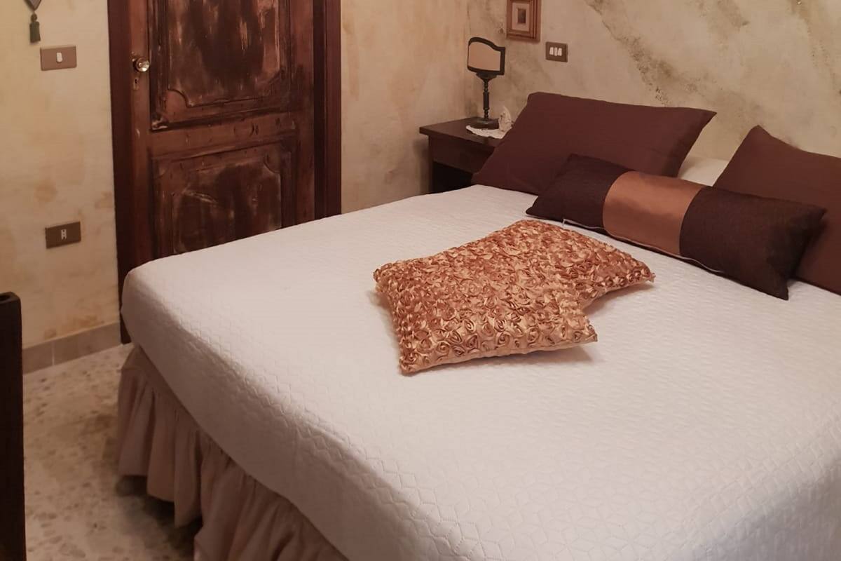 Exclusive Triple Room, Multiple Beds, Ensuite | Egyptian cotton sheets, premium bedding, down comforters