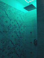 Ducha del cuarto de baño