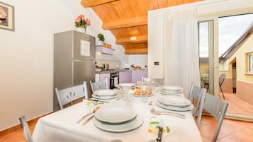 Deluxe Apartment, 2 Bedrooms, Accessible, Non Smoking | 1 bedroom, in-room safe, individually decorated, individually furnished