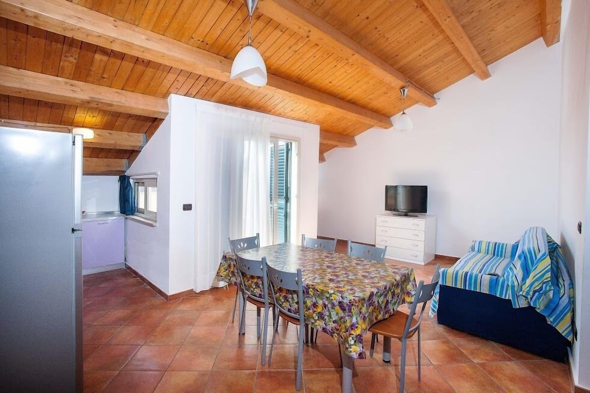Studio | Living area | Flat-screen TV