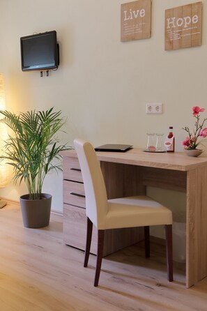 雙人或雙床房 | 2 間臥室、免費無線上網、床單