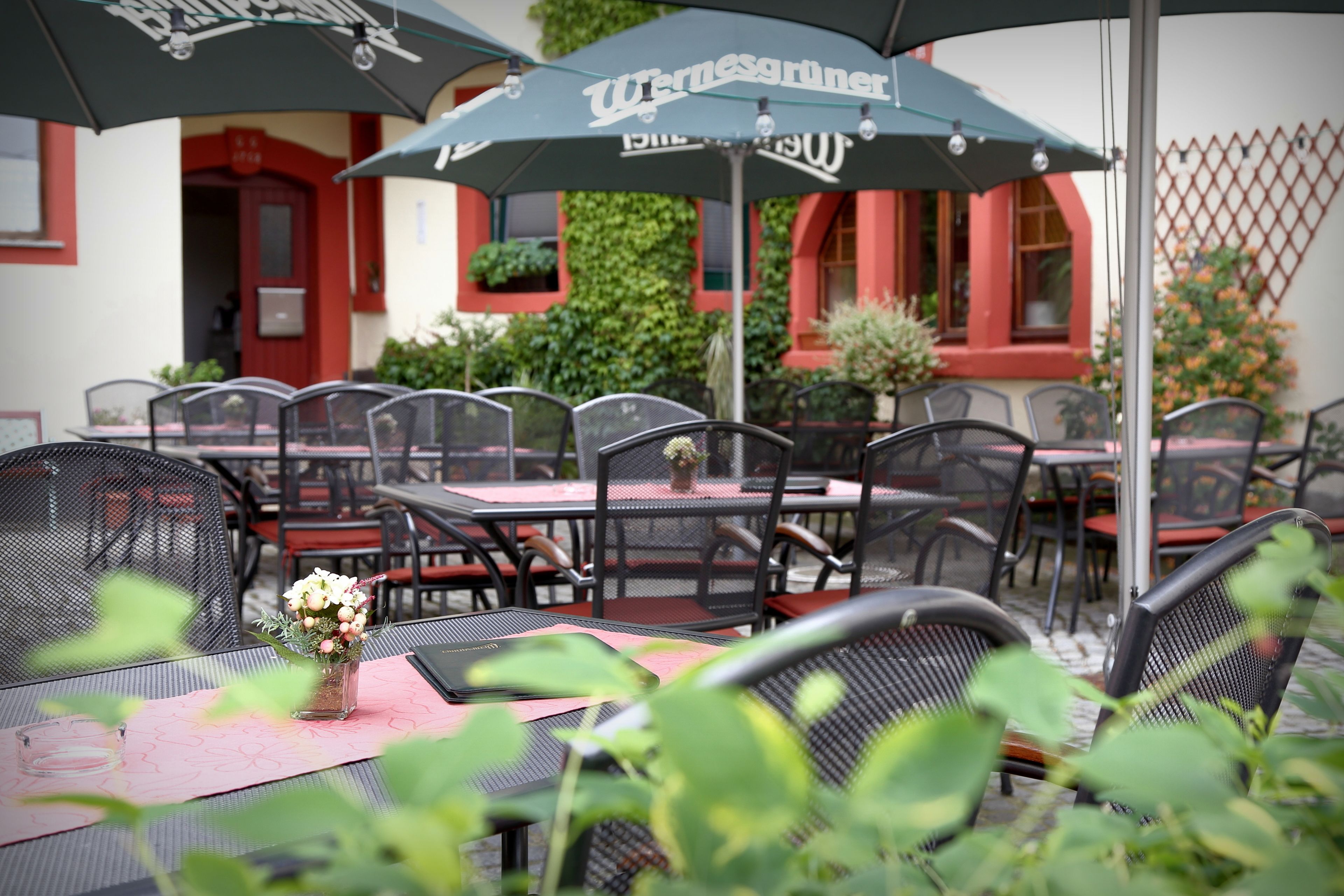 Déjeuner et dîner servis sur place, spécialités Cuisine allemande