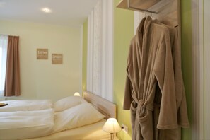 雙人房 (Outside Toilet) | 2 間臥室、免費無線上網、床單