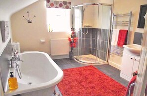 House, 4 Bedrooms, Non Smoking | Bathroom