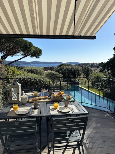 Luxury villa with sea view, heated swimming pool near the center and beaches