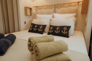 5 bedrooms, in-room safe, desk, iron/ironing board