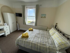Standard Double Room, 1 Double Bed, Sea View, Sea Facing | Free WiFi, bed sheets - Bon-ami (Lowestoft)