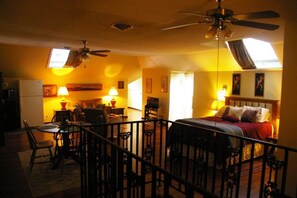 Quarto standard, 2 camas Queen, para não fumantes (Paris Suite) | Ferros/tábuas de passar roupa, Wi-Fi de cortesia