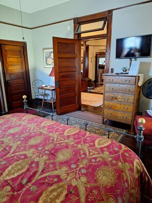 ห้องสแตนดาร์ด, เตียงควีนไซส์ 1 เตียง, ปลอดบุหรี่ (Rose Room) | เตารีด/โต๊ะรีดผ้า, Wi-Fi ฟรี