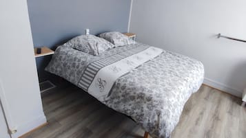 Triple Room | Free WiFi, bed sheets