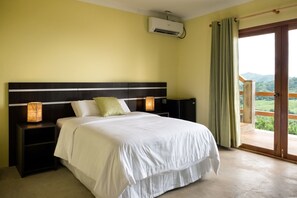 Executive tweepersoonskamer, 1 queensize bed, niet-roken, uitzicht op vallei | 1 slaapkamer, een kluis op de kamer, individueel gedecoreerd