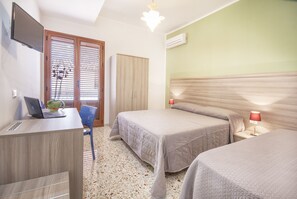 Triple Room, City View | 1 bedroom, Egyptian cotton sheets, hypo-allergenic bedding, desk - B&B La Torre (Castellammare del Golfo)