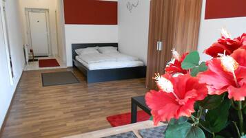 Studio, 1 Doppelbett und Schlafsofa, Balkon (incl. EUR 25 cleaning fee) | Bügeleisen/Bügelbrett, kostenloses WLAN, Bettwäsche