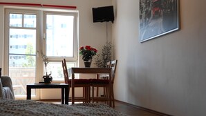 スタジオ ダブルベッド 1 台ソファーベッド付き バルコニー (incl. EUR 25 cleaning fee)