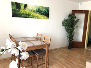 Niceview | Khu phòng khách | TV màn hình phẳng 32-inch có truyền hình cáp, TV 