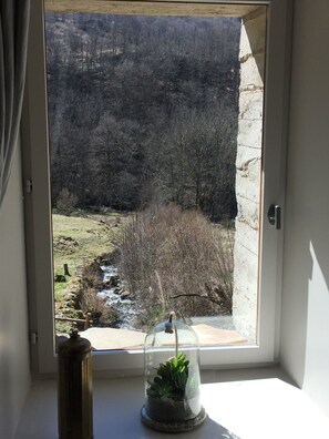 Comfort Quadruple Room, Private Bathroom, Mountain View (Chambre Printemps ) | Premium bedding, individually decorated, individually furnished, desk