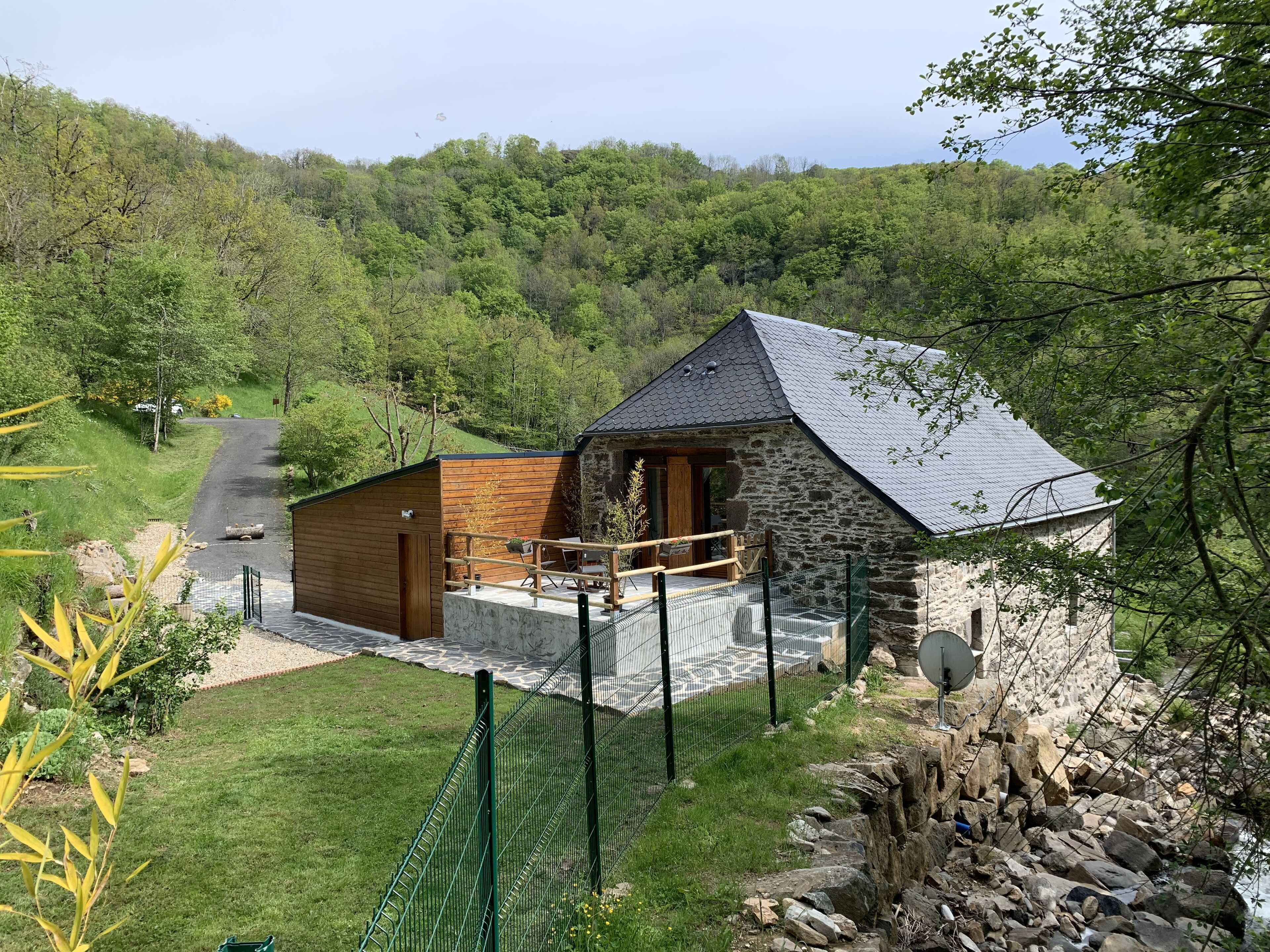 Premium Triple Room, Hot Tub, River View (Chambre Eté ) | Terrace/patio