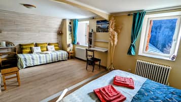 Comfort Quadruple Room, Private Bathroom, Mountain View (Chambre Printemps ) | 1 bedroom, premium bedding, individually decorated