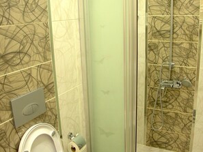 Apartment | Bathroom | Shower, free toiletries, hair dryer - Konukevim Apartments Studio 1 (Ankara)