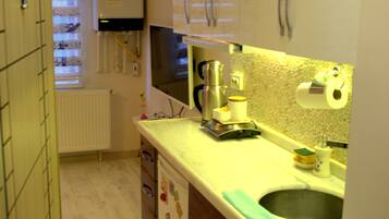 Apartment | Badezimmer | Dusche, kostenlose Toilettenartikel, Haartrockner