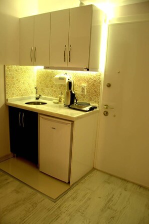 公寓 | 私人小型廚房 | 雪櫃、爐具、電熱水壺、廚房用具/餐具/器皿