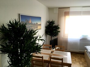 Studio, 1 Double Bed with Sofa bed (incl. EUR 25 cleaning fee) | Living area | 32-inch flat-screen TV with cable channels, TV - Arcaden (Regensburg)