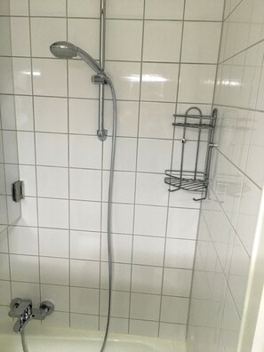 Studio, 1 Double Bed with Sofa bed (incl. EUR 25 cleaning fee) | Bathroom | Shower, hair dryer, towels, soap - Arcaden (Regensburg)