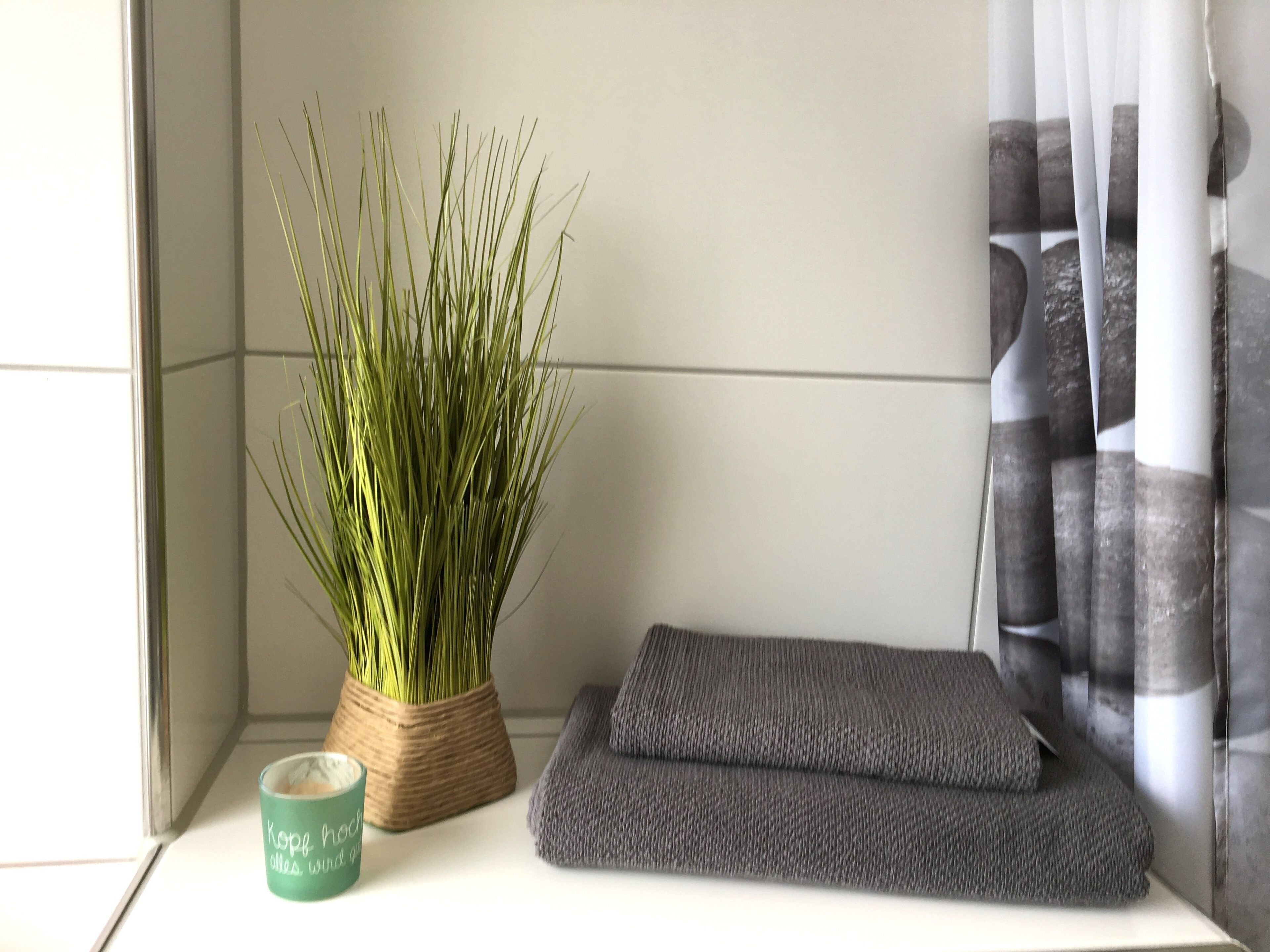 Estudio básico | Baño | Tina, secadora de cabello, toallas, jabón 
