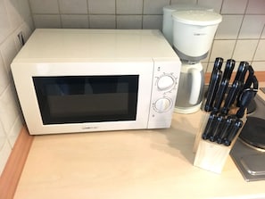 Basic-Studio | Eigene Küche | Kühlschrank, Mikrowelle, Herdplatte, Wasserkocher