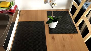 Downtown (incl. 25 Euro Cleaning Fee) | Living area | 32-inch flat-screen TV with cable channels, TV