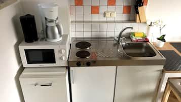 Downtown (incl. 25 Euro Cleaning Fee) | Private kitchen | Fridge, microwave, stovetop, coffee/tea maker
