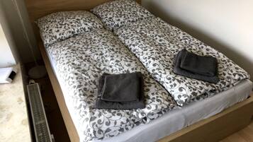 Downtown (incl. 25 Euro Cleaning Fee) | 1 bedroom, iron/ironing board, free WiFi, bed sheets