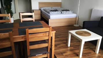 Basic-Studio | Wohnbereich | 32-Zoll-Flachbildfernseher mit Kabelempfang, Fernseher