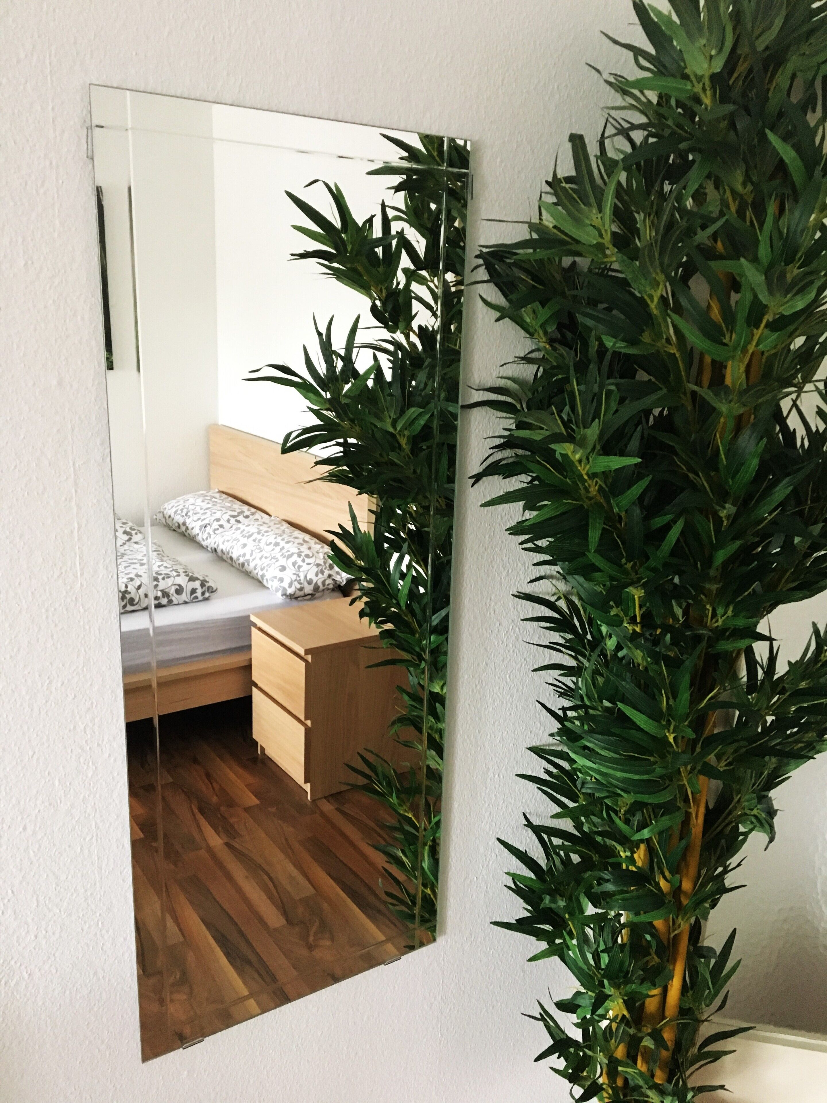 基础开间 | 起居区 | 32-英寸纯平电视 （配备有线频道）、电视