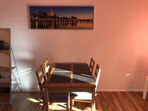 Repas dans la chambre