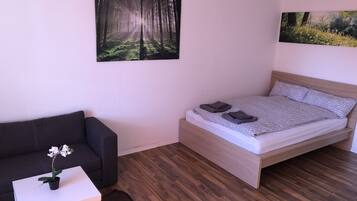 1 bedroom, desk, iron/ironing board, free WiFi