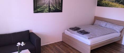 1 bedroom, desk, iron/ironing board, free WiFi