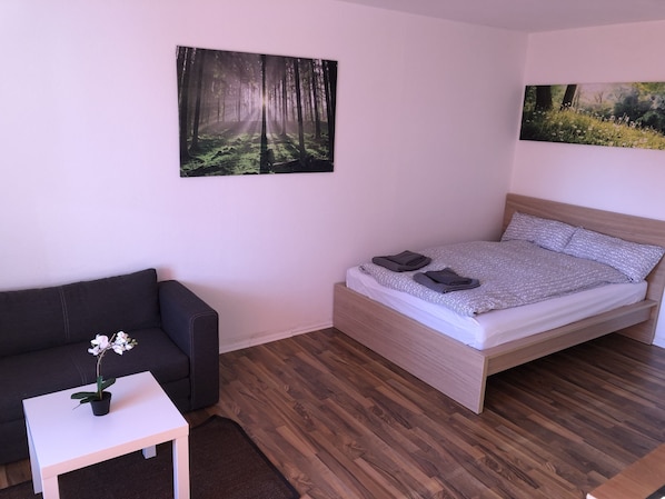 1 bedroom, desk, iron/ironing board, free WiFi