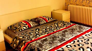 Apartment, Non Smoking | Desk, free WiFi