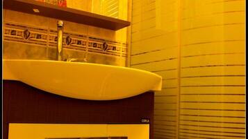 Căn hộ, không hút thuốc | Chậu rửa trong phòng tắm