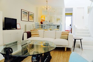 TV, fireplace, DVD player, ping pong