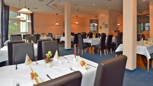 Free daily buffet breakfast  - Hotel am Wald (Elgersburg)
