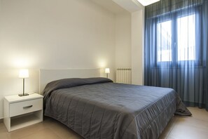 2 bedrooms, bed sheets