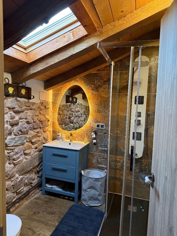 Bathtub, hair dryer, towels - Ruaral Garzibaita House (Sunbilla)