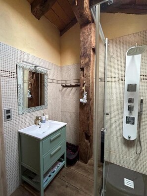 Bathtub, hair dryer, towels - Ruaral Garzibaita House (Sunbilla)